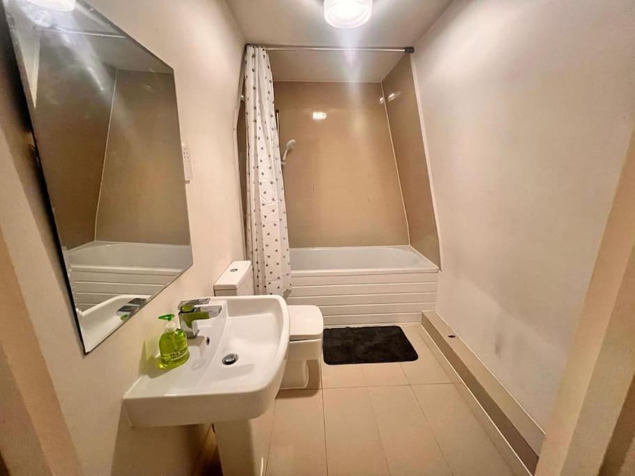 Leicester Studio At City Centre With Free Parking Экстерьер фото